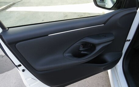 Toyota Yaris, 2020 год, 1 290 000 рублей, 27 фотография