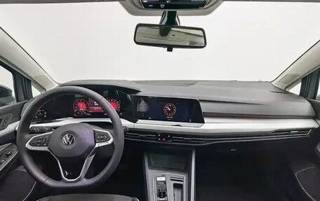 Volkswagen Golf VIII, 2021 год, 1 750 000 рублей, 5 фотография