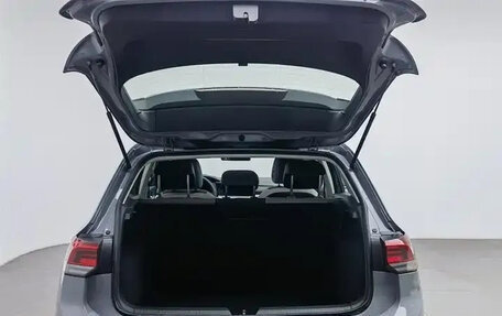 Volkswagen Golf VIII, 2021 год, 1 750 000 рублей, 16 фотография