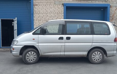 Mitsubishi Delica IV, 2001 год, 690 000 рублей, 2 фотография