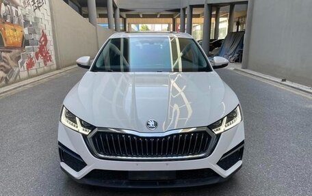 Skoda Octavia IV, 2022 год, 1 675 000 рублей, 2 фотография