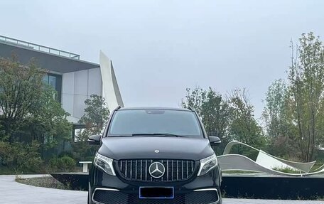 Mercedes-Benz V-Класс, 2021 год, 5 000 000 рублей, 2 фотография