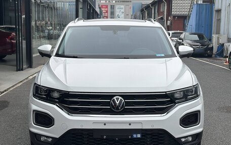 Volkswagen T-Roc I, 2022 год, 1 720 000 рублей, 2 фотография