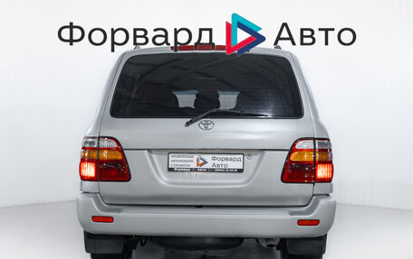 Toyota Land Cruiser 100 рестайлинг 2, 2004 год, 1 449 900 рублей, 6 фотография