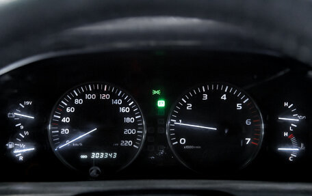 Toyota Land Cruiser 100 рестайлинг 2, 2004 год, 1 449 900 рублей, 16 фотография