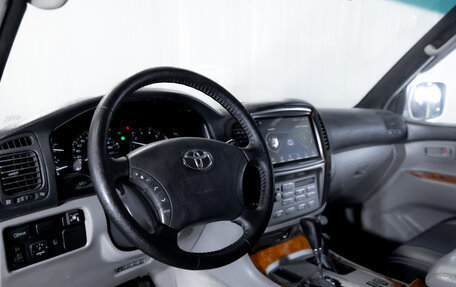 Toyota Land Cruiser 100 рестайлинг 2, 2004 год, 1 449 900 рублей, 13 фотография