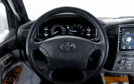 Toyota Land Cruiser 100 рестайлинг 2, 2004 год, 1 449 900 рублей, 15 фотография