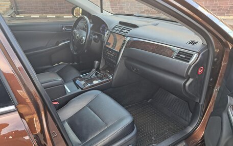 Toyota Camry, 2017 год, 1 995 000 рублей, 13 фотография