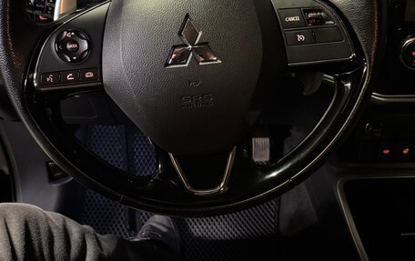 Mitsubishi Outlander III рестайлинг 3, 2018 год, 2 200 000 рублей, 11 фотография