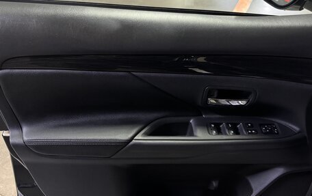 Mitsubishi Outlander III рестайлинг 3, 2018 год, 2 200 000 рублей, 6 фотография