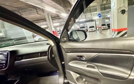 Mitsubishi Outlander III рестайлинг 3, 2018 год, 2 200 000 рублей, 8 фотография