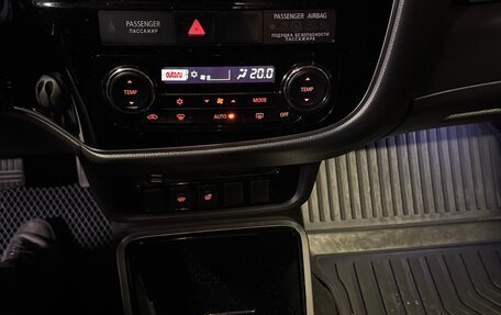 Mitsubishi Outlander III рестайлинг 3, 2018 год, 2 200 000 рублей, 13 фотография