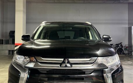 Mitsubishi Outlander III рестайлинг 3, 2018 год, 2 200 000 рублей, 15 фотография