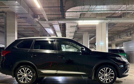 Mitsubishi Outlander III рестайлинг 3, 2018 год, 2 200 000 рублей, 36 фотография