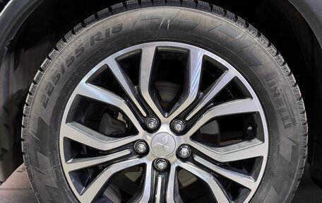 Mitsubishi Outlander III рестайлинг 3, 2018 год, 2 200 000 рублей, 35 фотография