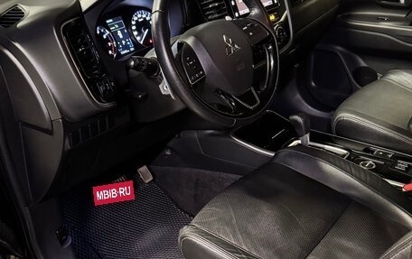 Mitsubishi Outlander III рестайлинг 3, 2018 год, 2 200 000 рублей, 30 фотография