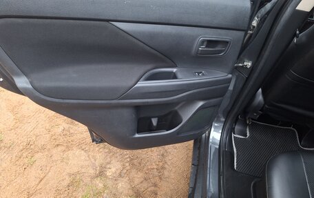 Mitsubishi Outlander III рестайлинг 3, 2021 год, 1 860 000 рублей, 4 фотография