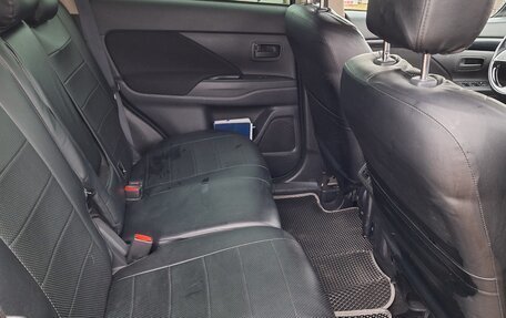 Mitsubishi Outlander III рестайлинг 3, 2021 год, 1 860 000 рублей, 2 фотография