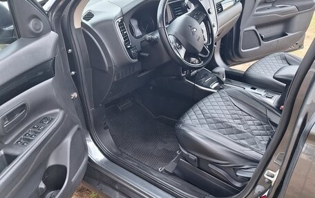 Mitsubishi Outlander III рестайлинг 3, 2021 год, 1 860 000 рублей, 12 фотография