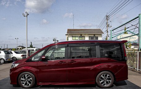 Honda Stepwgn IV, 2021 год, 1 835 000 рублей, 4 фотография