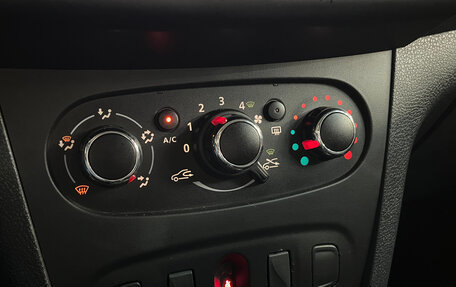 Renault Logan II, 2015 год, 690 000 рублей, 15 фотография