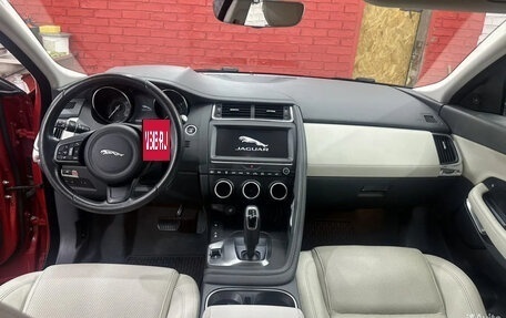 Jaguar E-Pace, 2019 год, 3 000 000 рублей, 3 фотография