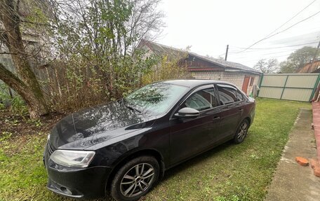 Volkswagen Jetta VI, 2011 год, 900 000 рублей, 2 фотография