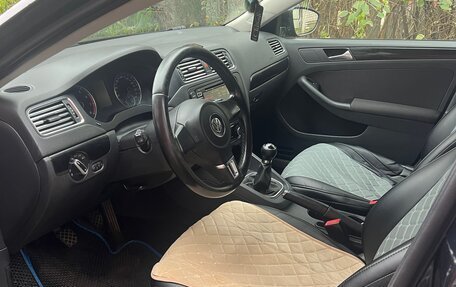 Volkswagen Jetta VI, 2011 год, 900 000 рублей, 7 фотография