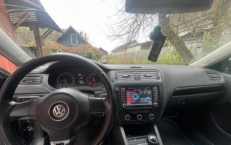 Volkswagen Jetta VI, 2011 год, 900 000 рублей, 6 фотография