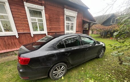 Volkswagen Jetta VI, 2011 год, 900 000 рублей, 4 фотография