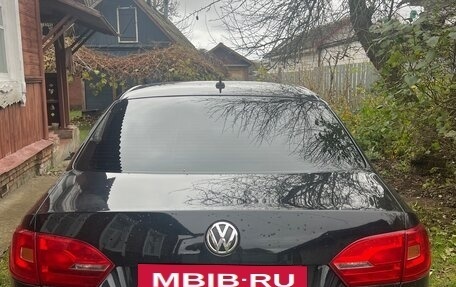 Volkswagen Jetta VI, 2011 год, 900 000 рублей, 3 фотография