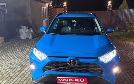 Toyota RAV4, 2021 год, 4 000 000 рублей, 1 фотография