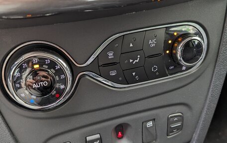 Renault Logan II, 2018 год, 970 000 рублей, 2 фотография