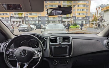 Renault Logan II, 2018 год, 970 000 рублей, 3 фотография