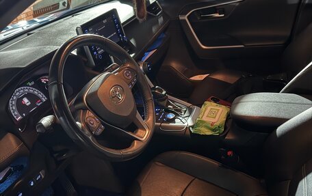 Toyota RAV4, 2021 год, 4 000 000 рублей, 6 фотография