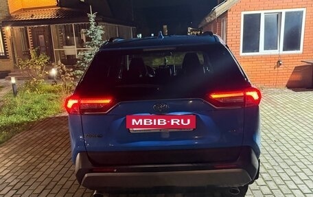 Toyota RAV4, 2021 год, 4 000 000 рублей, 3 фотография