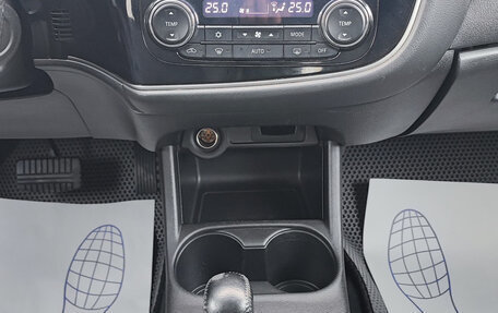 Mitsubishi Outlander III рестайлинг 3, 2013 год, 1 270 000 рублей, 13 фотография