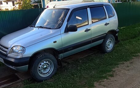 Chevrolet Niva I рестайлинг, 2003 год, 250 000 рублей, 3 фотография