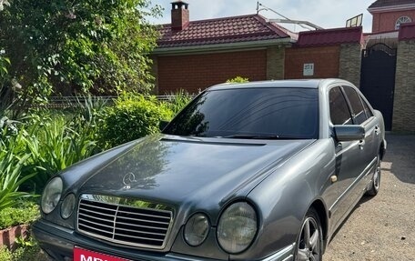 Mercedes-Benz E-Класс, 1997 год, 458 000 рублей, 1 фотография