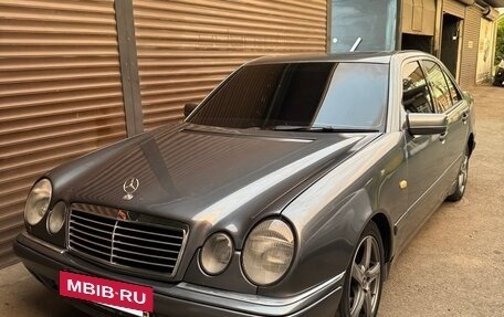 Mercedes-Benz E-Класс, 1997 год, 458 000 рублей, 3 фотография