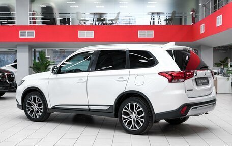 Mitsubishi Outlander III рестайлинг 3, 2019 год, 1 897 000 рублей, 4 фотография