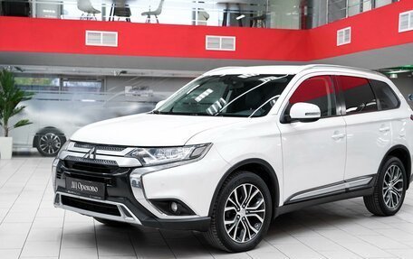 Mitsubishi Outlander III рестайлинг 3, 2019 год, 1 897 000 рублей, 5 фотография