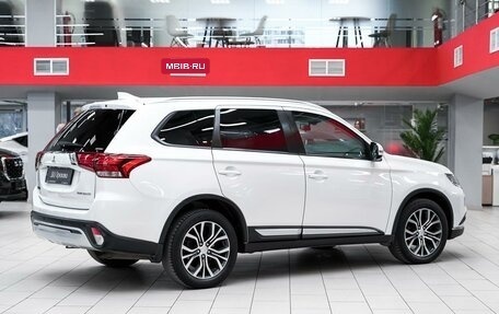 Mitsubishi Outlander III рестайлинг 3, 2019 год, 1 897 000 рублей, 2 фотография