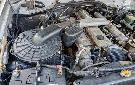 Toyota Land Cruiser 100 рестайлинг 2, 2005 год, 2 500 000 рублей, 4 фотография