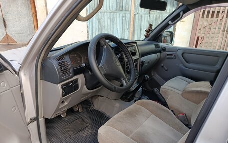 Toyota Land Cruiser 100 рестайлинг 2, 2005 год, 2 500 000 рублей, 2 фотография