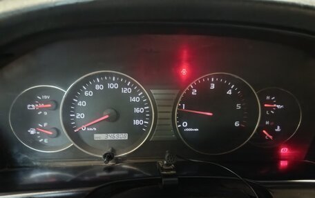 Toyota Land Cruiser 100 рестайлинг 2, 2005 год, 2 500 000 рублей, 15 фотография