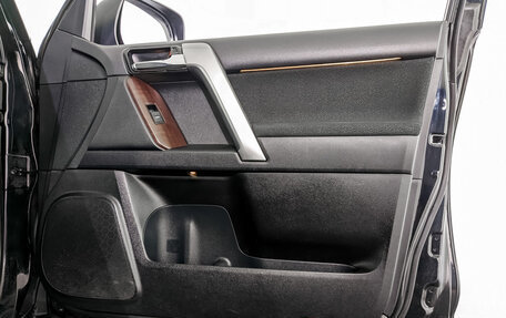 Toyota Land Cruiser Prado 150 рестайлинг 2, 2015 год, 3 850 000 рублей, 26 фотография