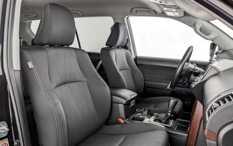 Toyota Land Cruiser Prado 150 рестайлинг 2, 2015 год, 3 850 000 рублей, 24 фотография