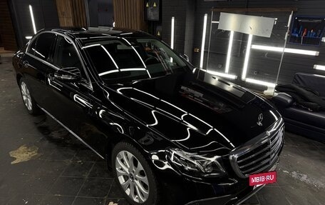 Mercedes-Benz E-Класс, 2018 год, 3 450 000 рублей, 5 фотография