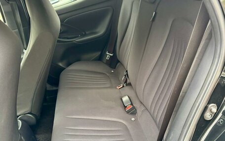 Toyota Yaris, 2020 год, 1 259 000 рублей, 20 фотография